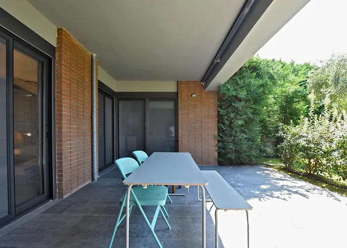 Seafront * Elia Nikitis