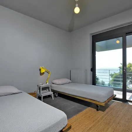 Seafront * Elia Nikitis